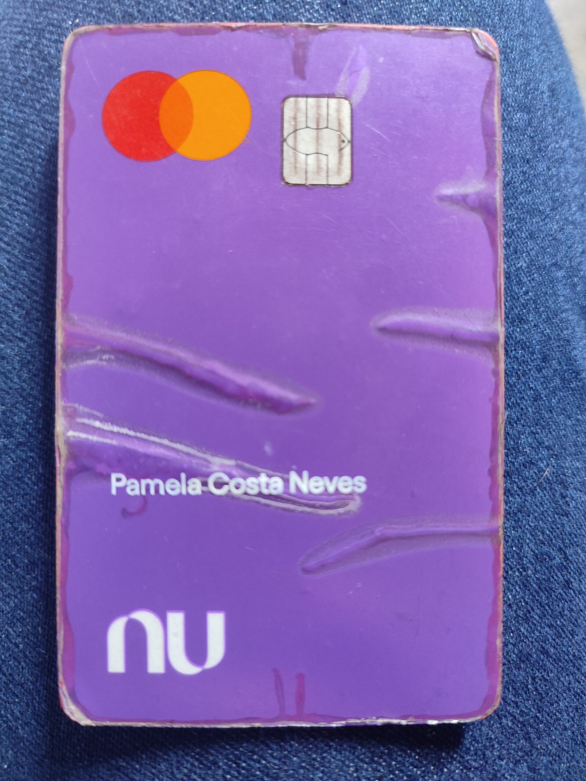 Cartão Nubank encontrado nome Pamela Costa Neves