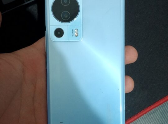 Celular Xiaomi azul encontrado na rua Joao Lisboa